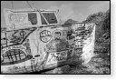 HDR Cimetiere a bateaux B&W scheepskerkhof scheepswrakken scheepswrak urbex quelmer rance bretagne frankrijk kerkhof schip schepen boot boten graffiti strand zwart wit foto